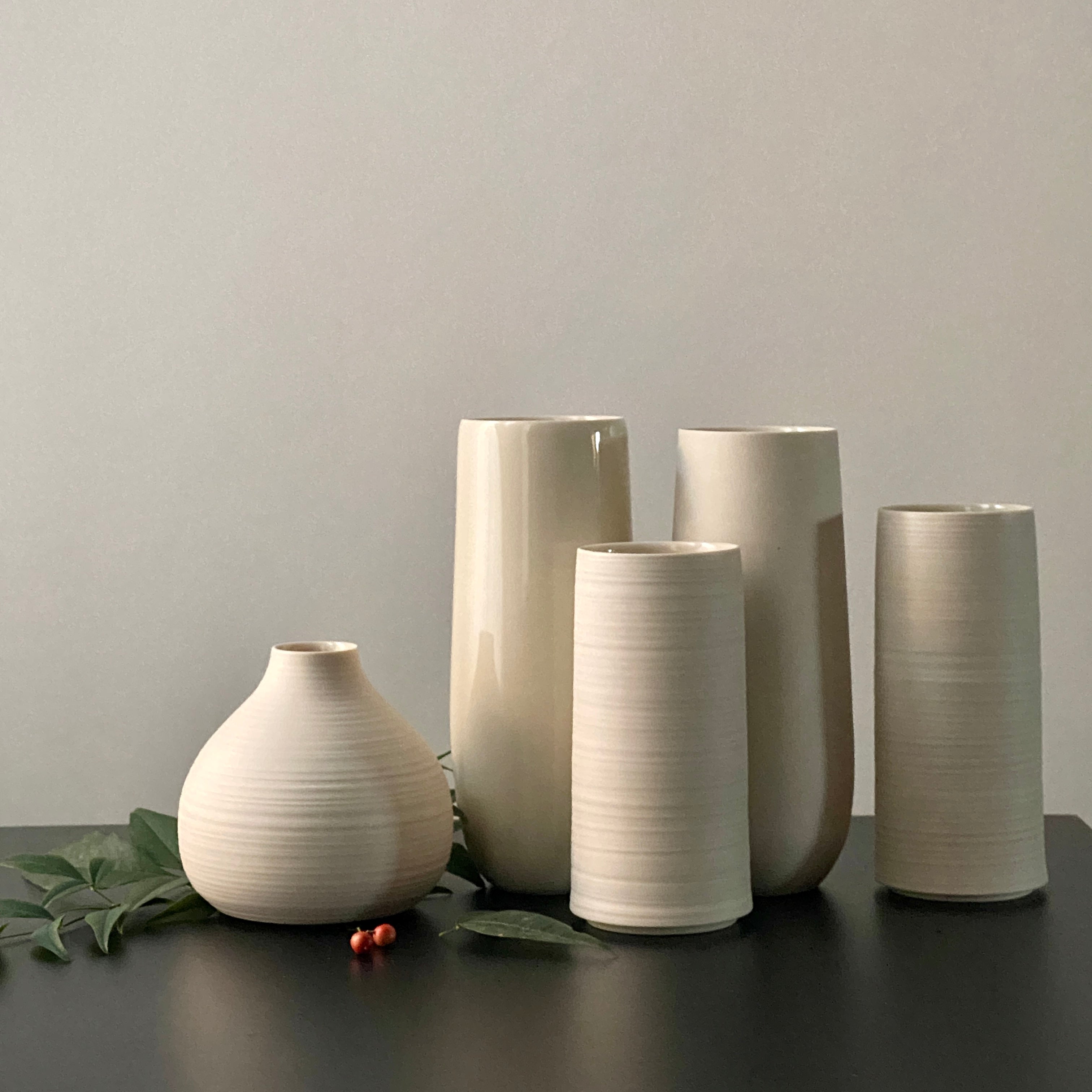 White Tray of Vases – Cha May Ching Museum Boutique