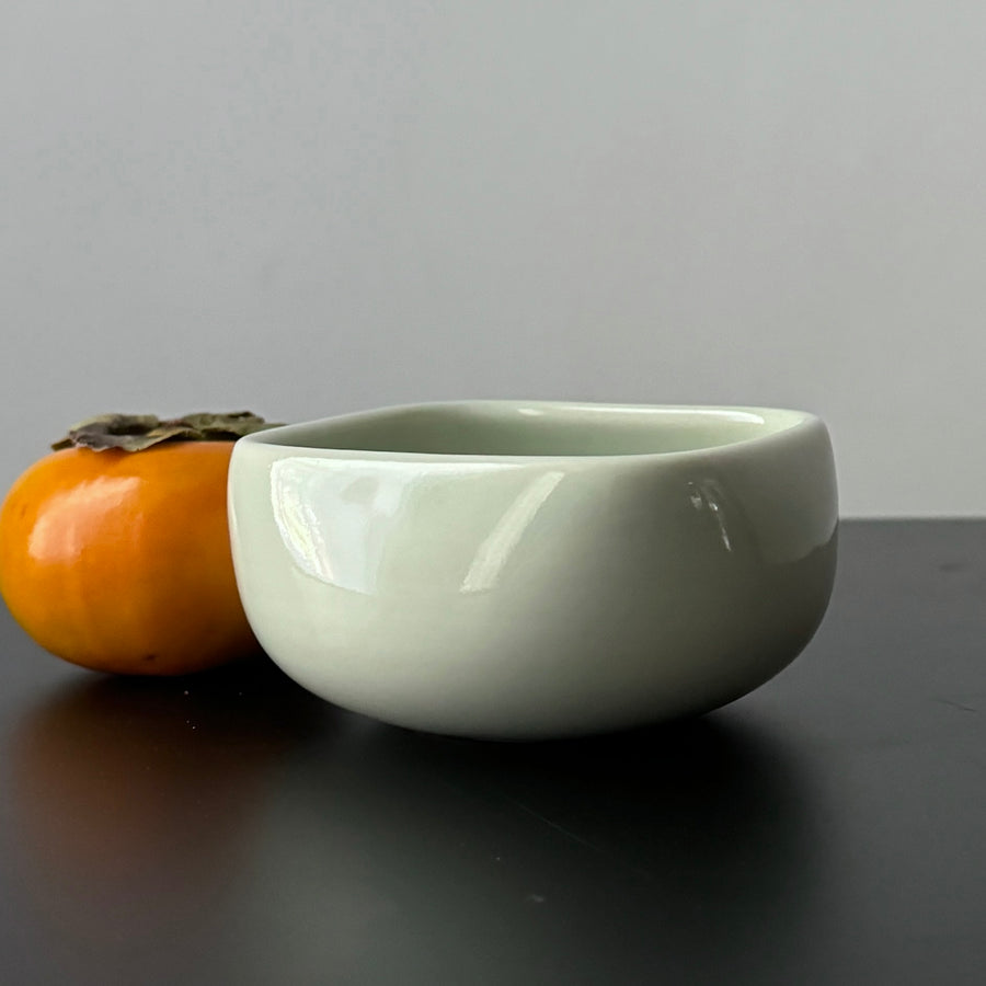 E06 EBI Small square bowl